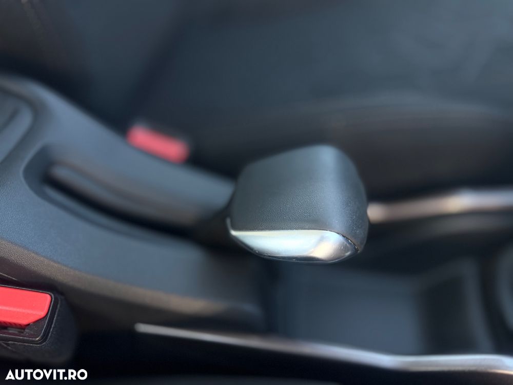 Peugeot 2008 1.2 L PureTech Allure - 13