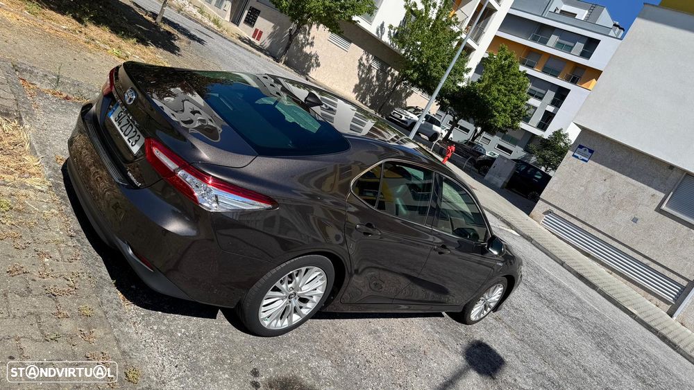Toyota Camry 2.5 Hybrid Luxury - 4