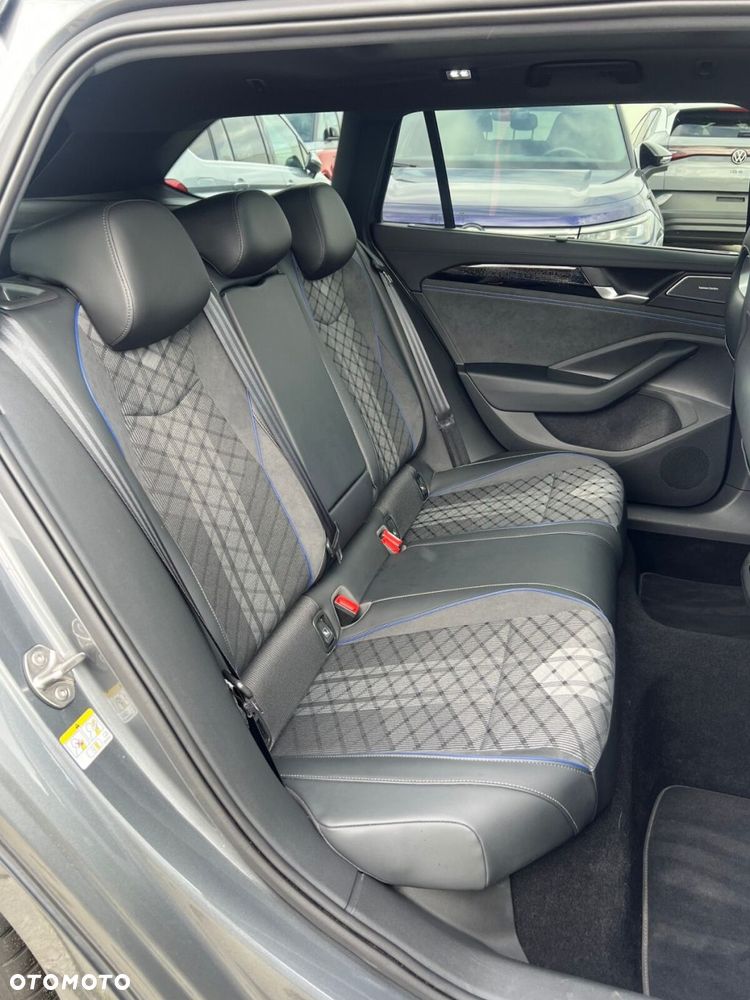 Volkswagen Passat Variant 2.0 TSI R-Line Plus DSG - 7