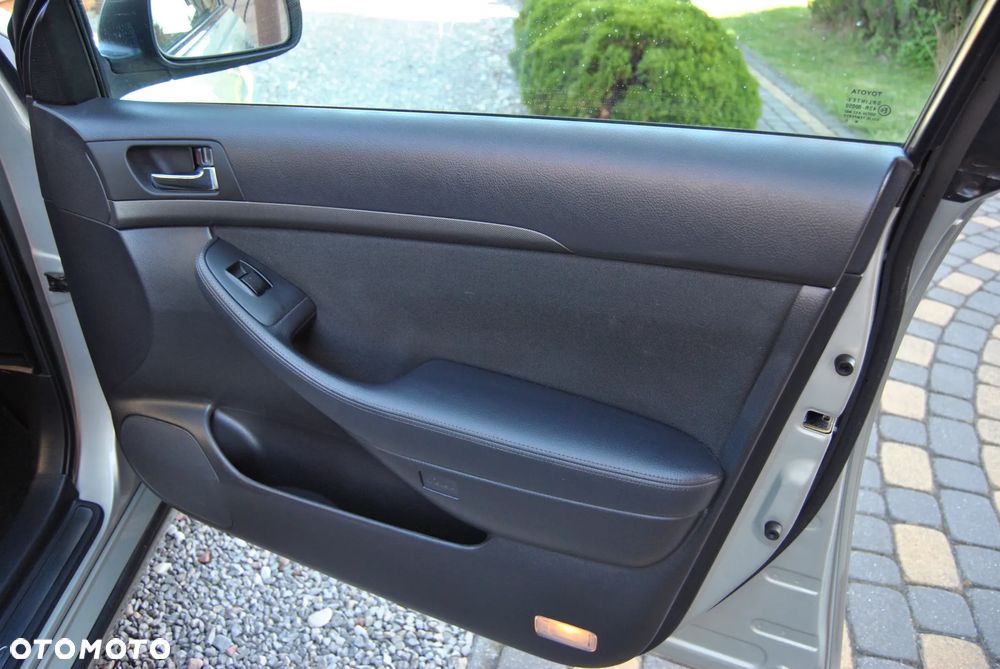 Toyota Avensis 1.8 VVT-i Sol - 18