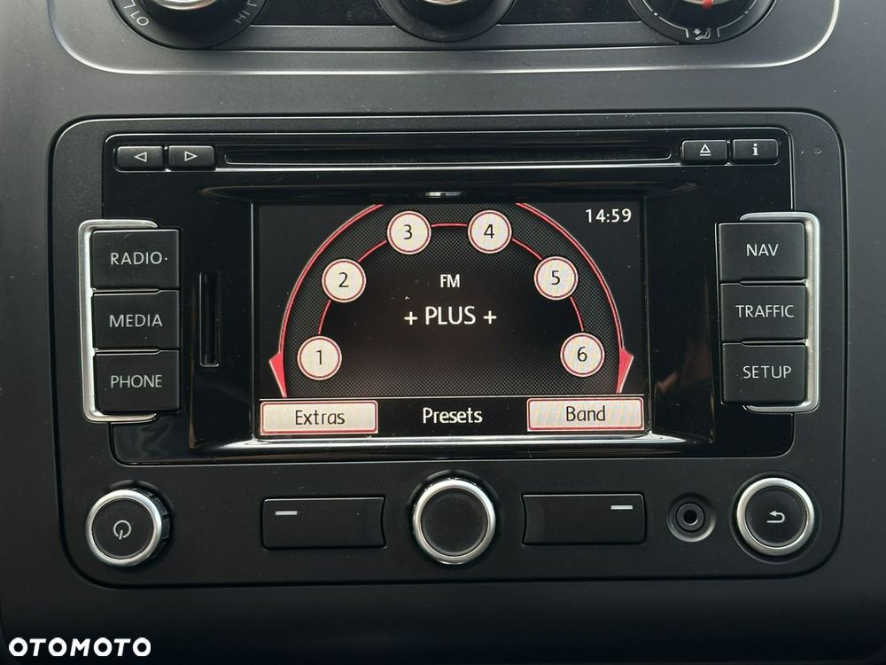 Volkswagen Touran - 23