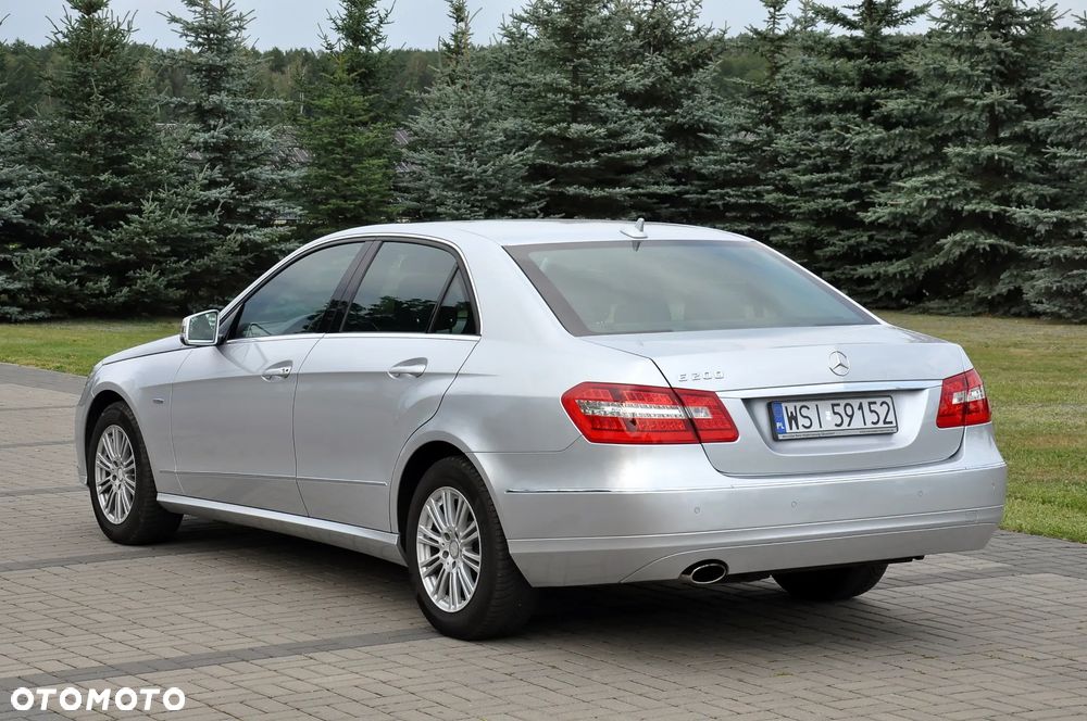 Mercedes-Benz Klasa E 250 CGI BlueEFFICIENCY 7G-TRONIC Elegance - 18