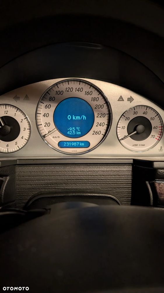 Mercedes-Benz Klasa E 240 T Avantgarde - 17