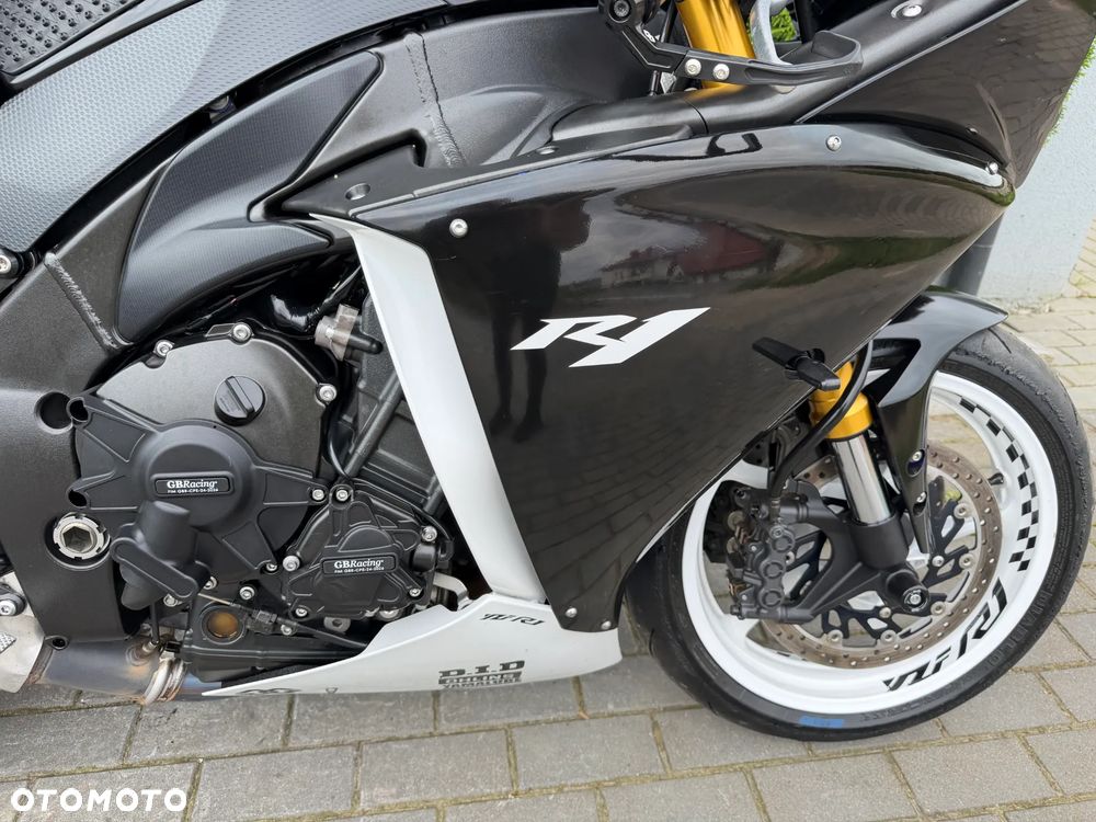 Yamaha R1 - 14