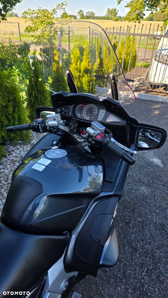 Honda ST - 9