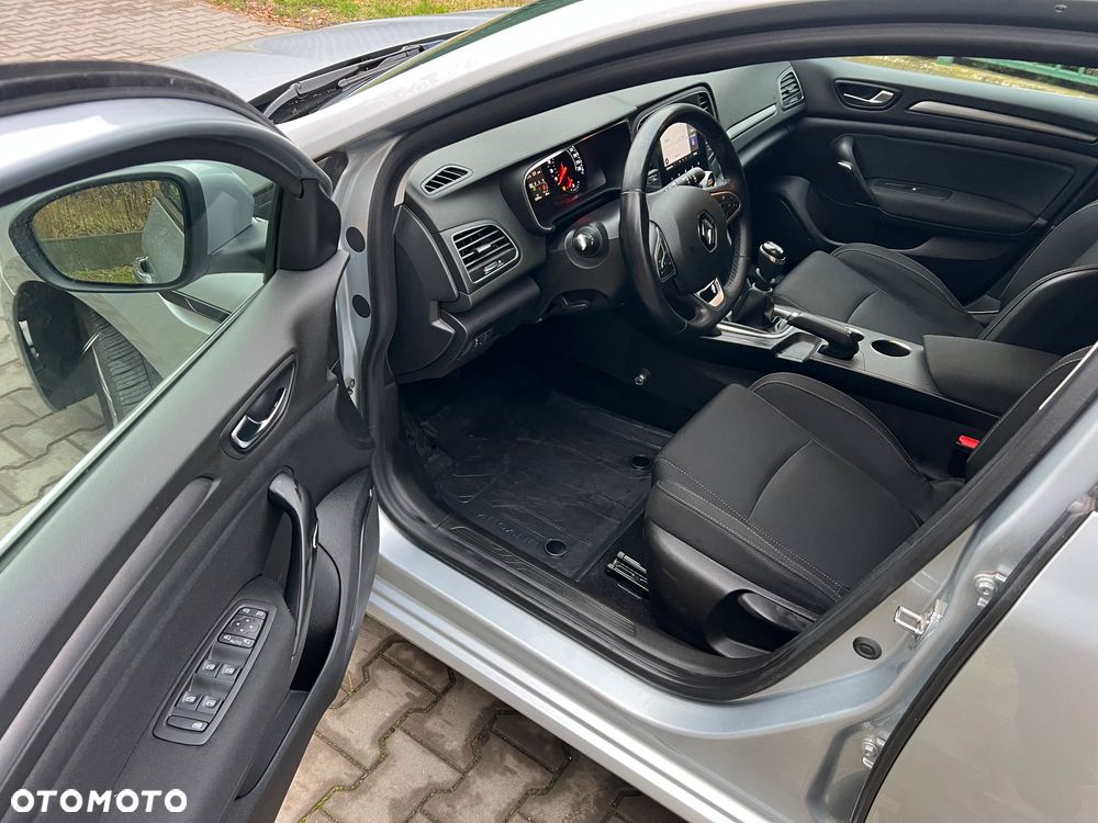 Renault Megane 1.5 Blue dCi Intens - 11