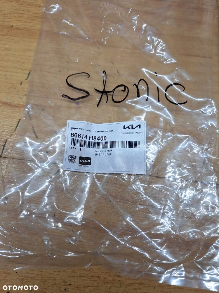 Ślizg zderzaka prawy tył kia stonic  86614H8400 - 3