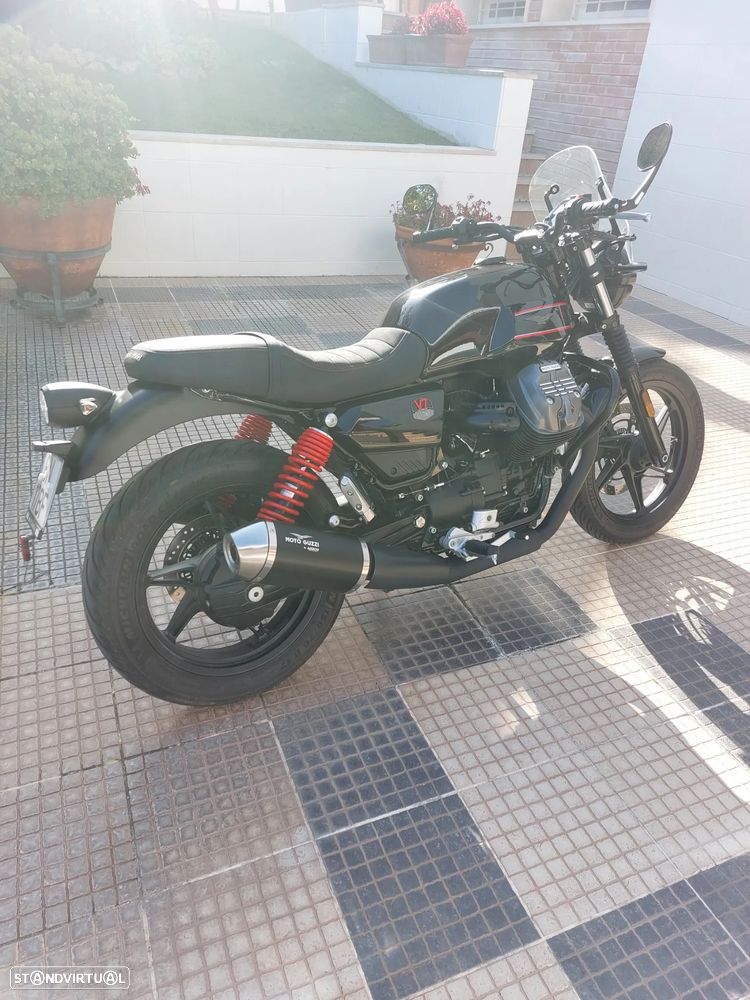 Moto Guzzi V7 Stone Special Edition - 3