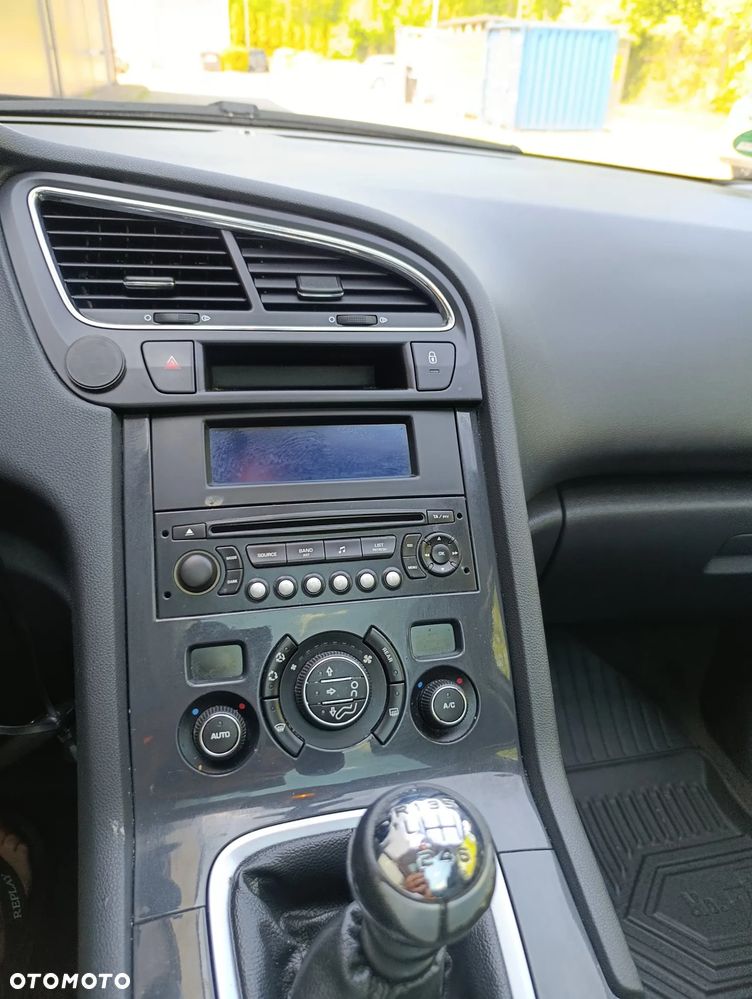 Peugeot 5008 1.6 THP Active - 29