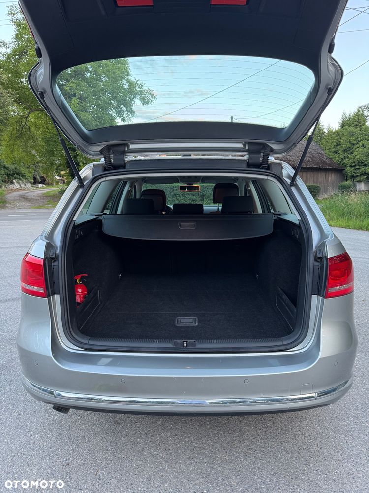 Volkswagen Passat 1.6 TDI DPF BlueMotion Technology Comfortline - 12