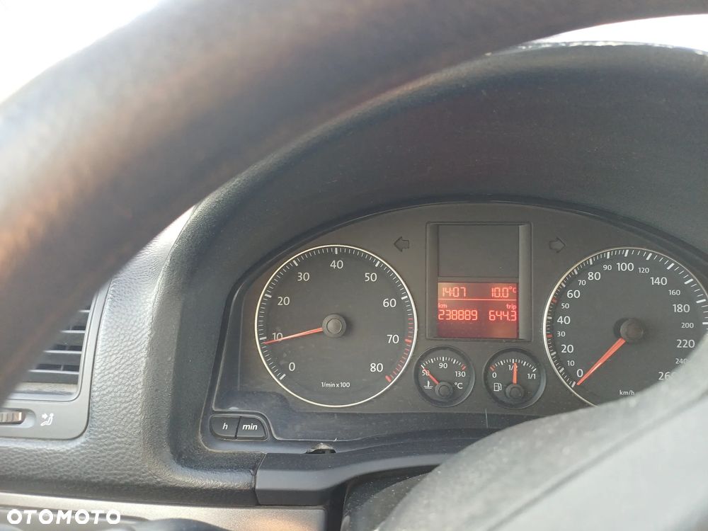 Volkswagen Jetta 1.6 Trendline - 11