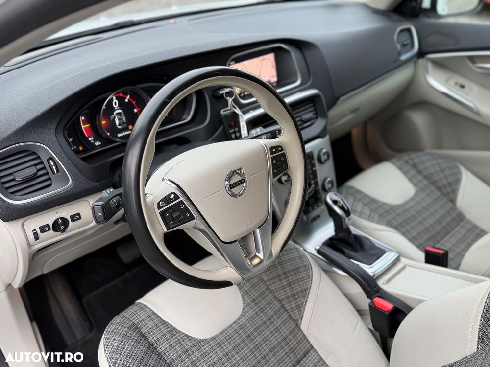 Volvo V40 D4 Geartronic Summum - 24