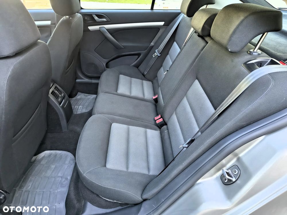 Skoda Octavia 1.6 FSI Ambiente - 11
