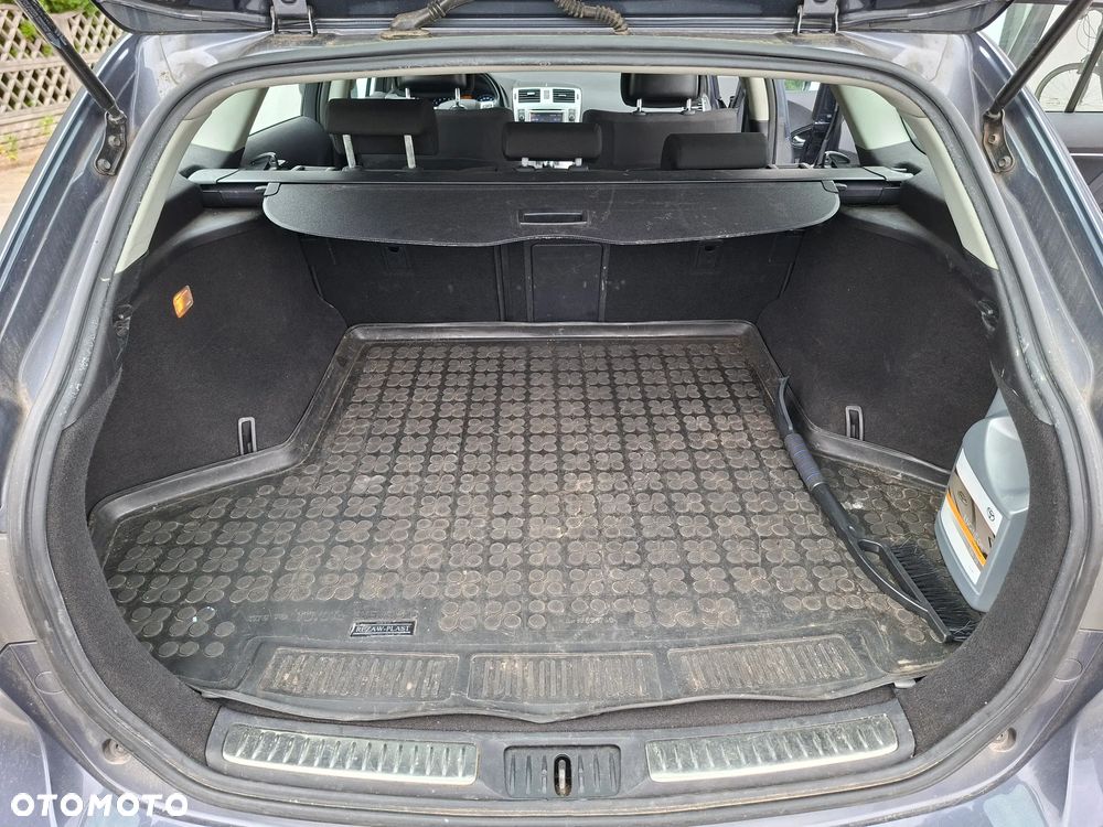 Toyota Avensis - 8