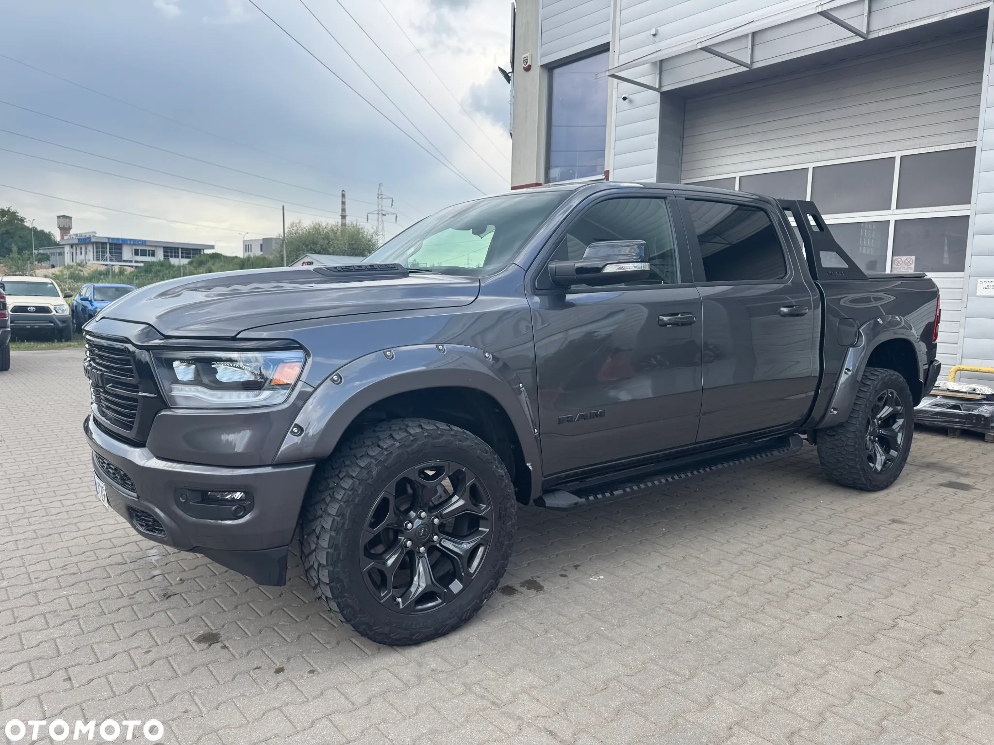 RAM 1500 Crew Cab Laramie - 9