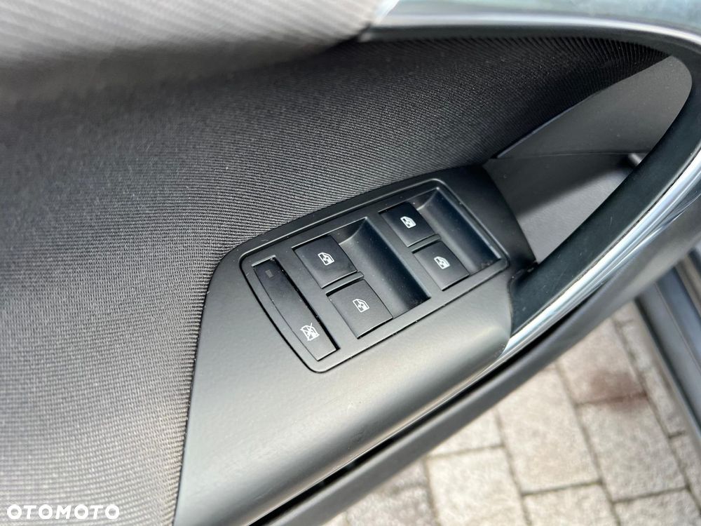 Opel Insignia - 15