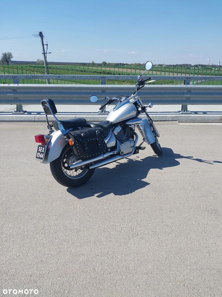 Suzuki Intruder - 12