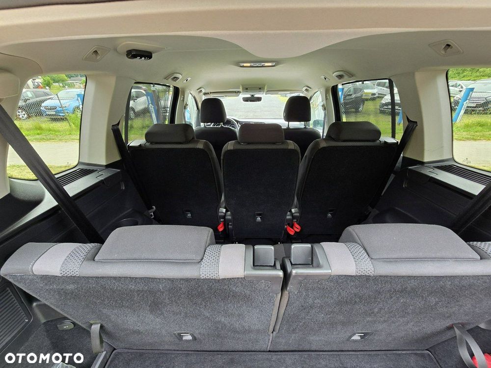 Volkswagen Touran - 24