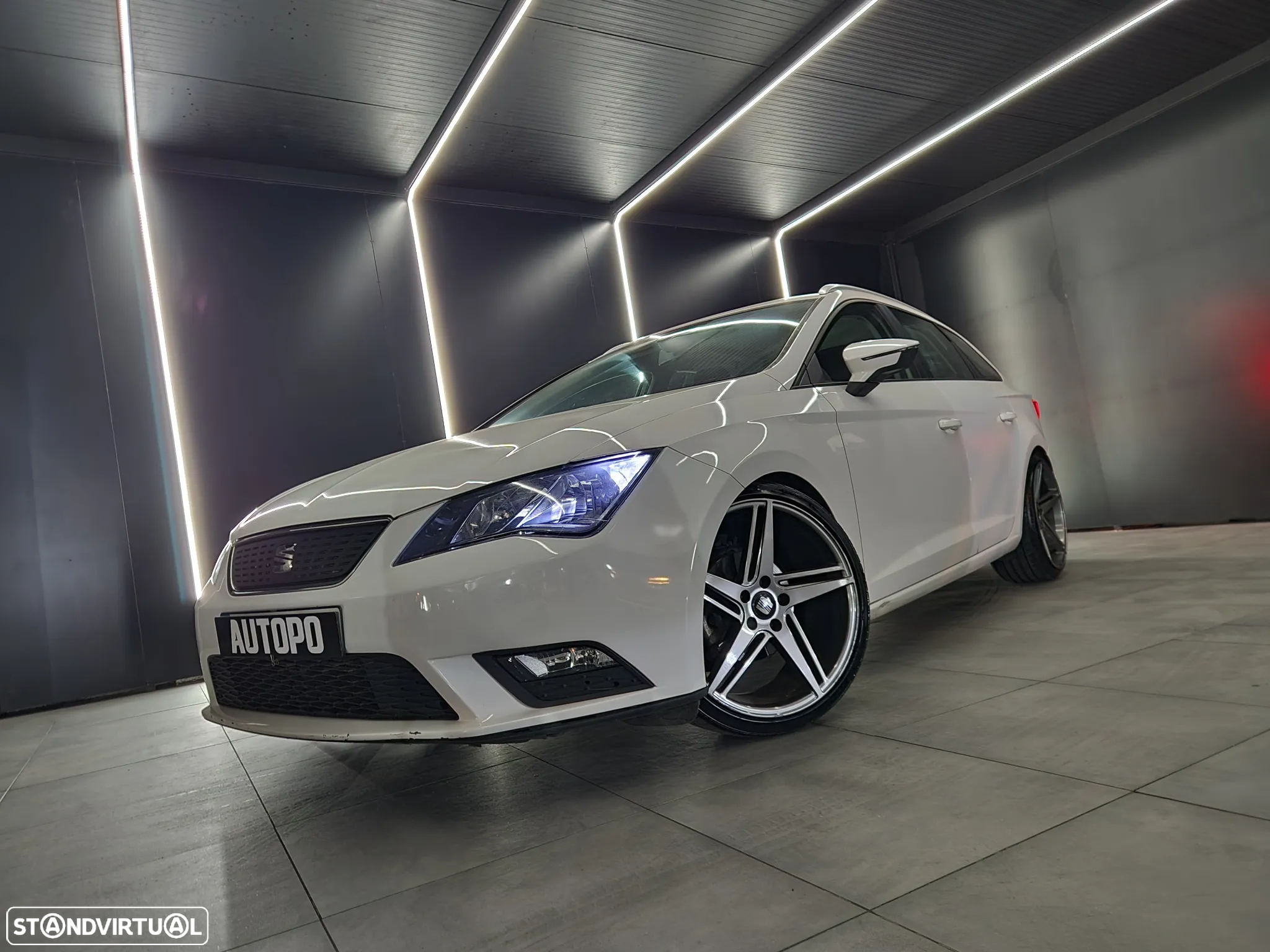 SEAT Leon ST 1.6 TDI Style Ecomotive - 4