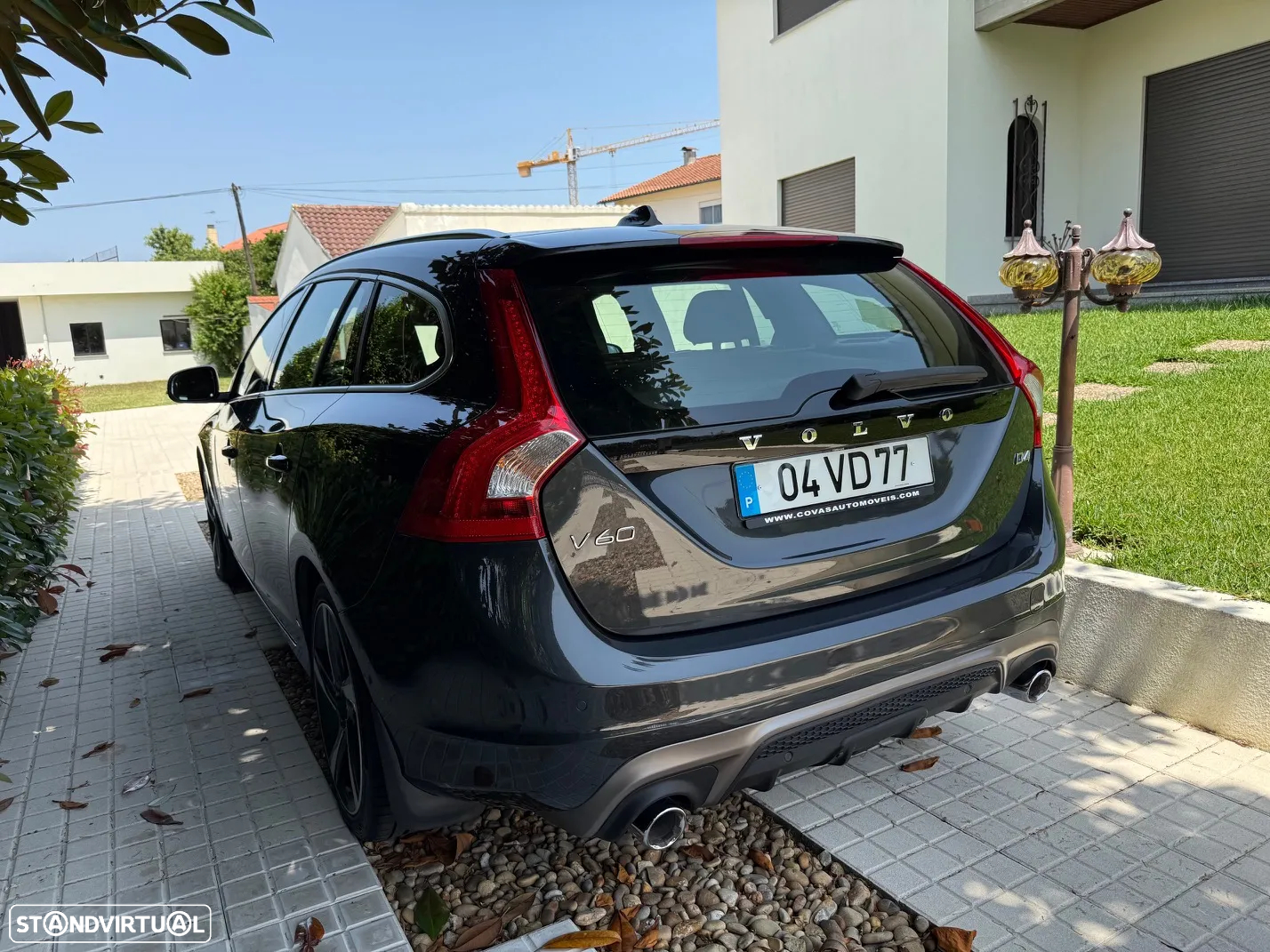 Volvo V60 2.0 D4 R-Design - 11