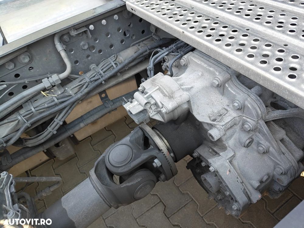 Mercedes-Benz ACTROS - 13