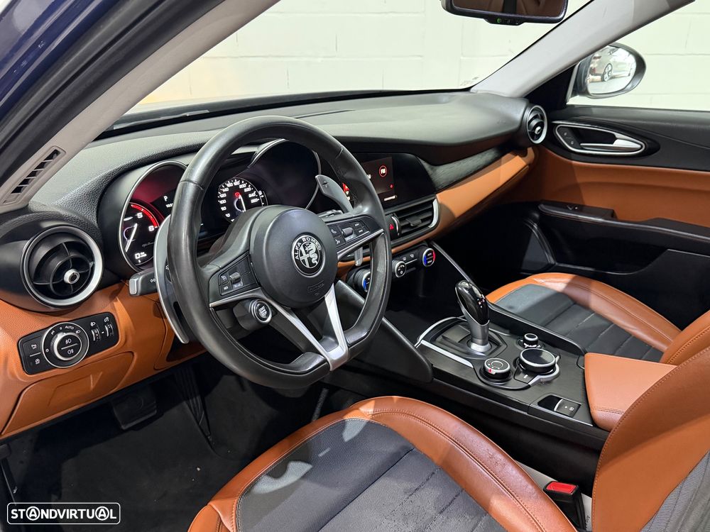 Alfa Romeo Giulia 2.2 D AT8 - 17