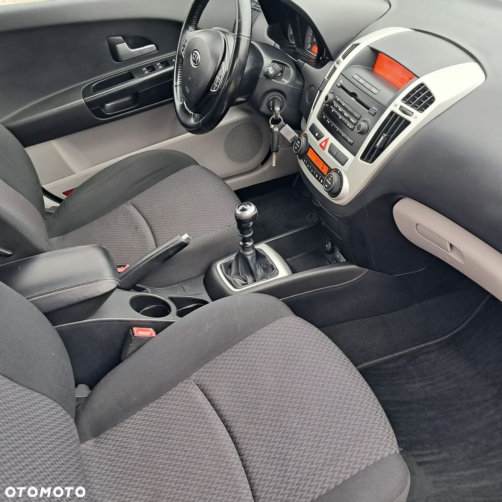 Kia Ceed - 14
