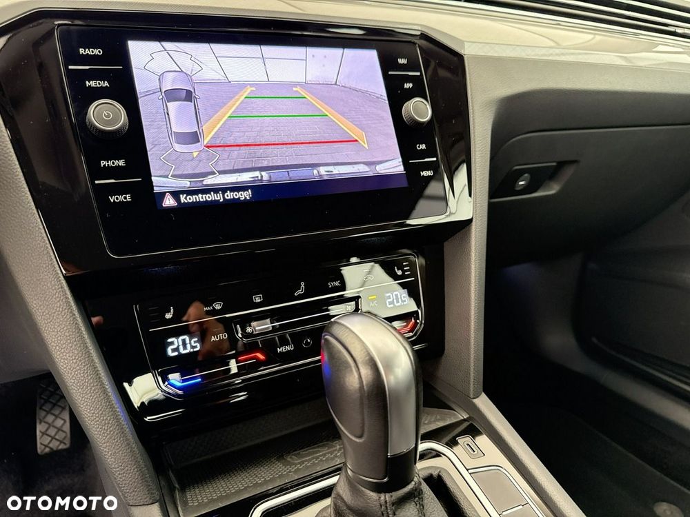 Volkswagen Passat - 28