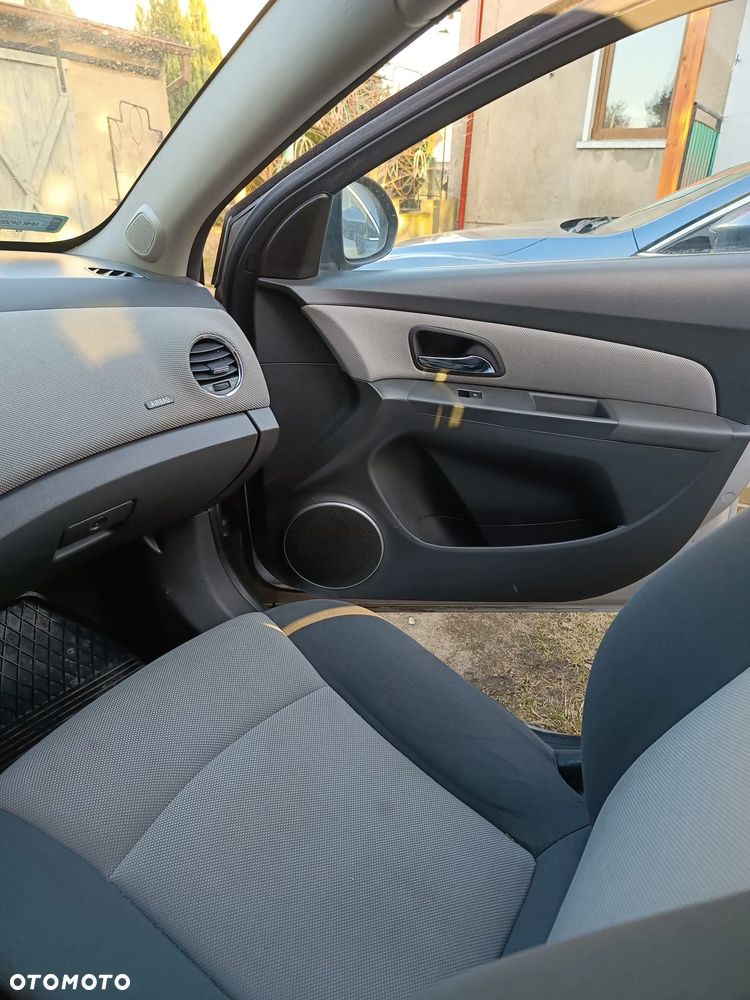 Chevrolet Cruze 1.8 LT - 12