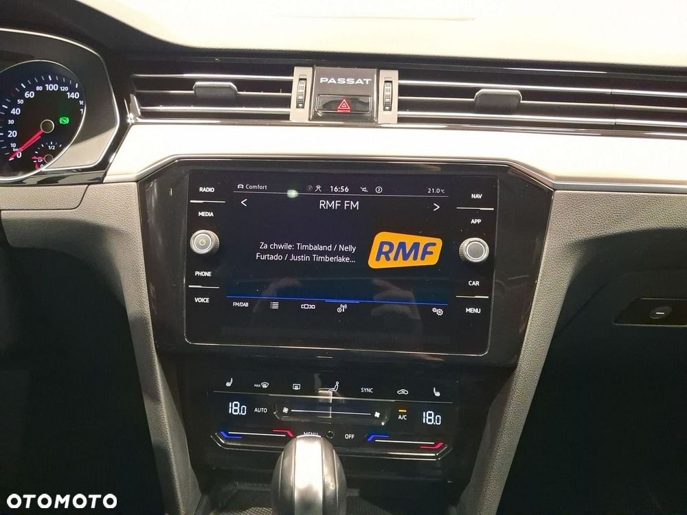 Volkswagen Passat 2.0 TDI Elegance DSG - 18