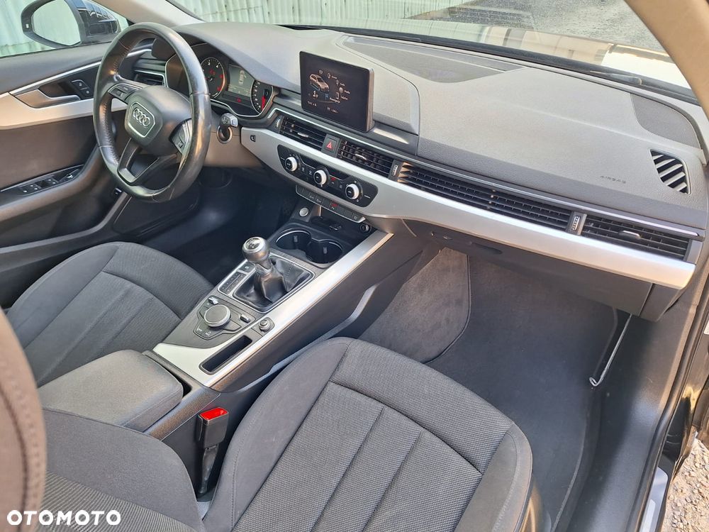 Audi A4 Avant 2.0 TDI design - 6