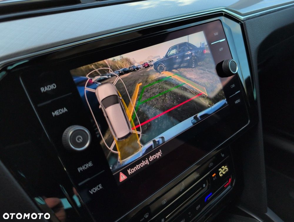 Volkswagen Passat Variant 2.0 TSI Business DSG - 24