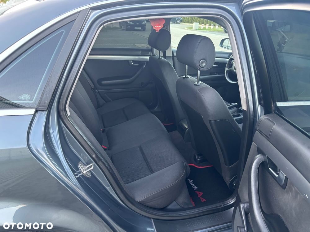 Audi A4 Limousine - 11