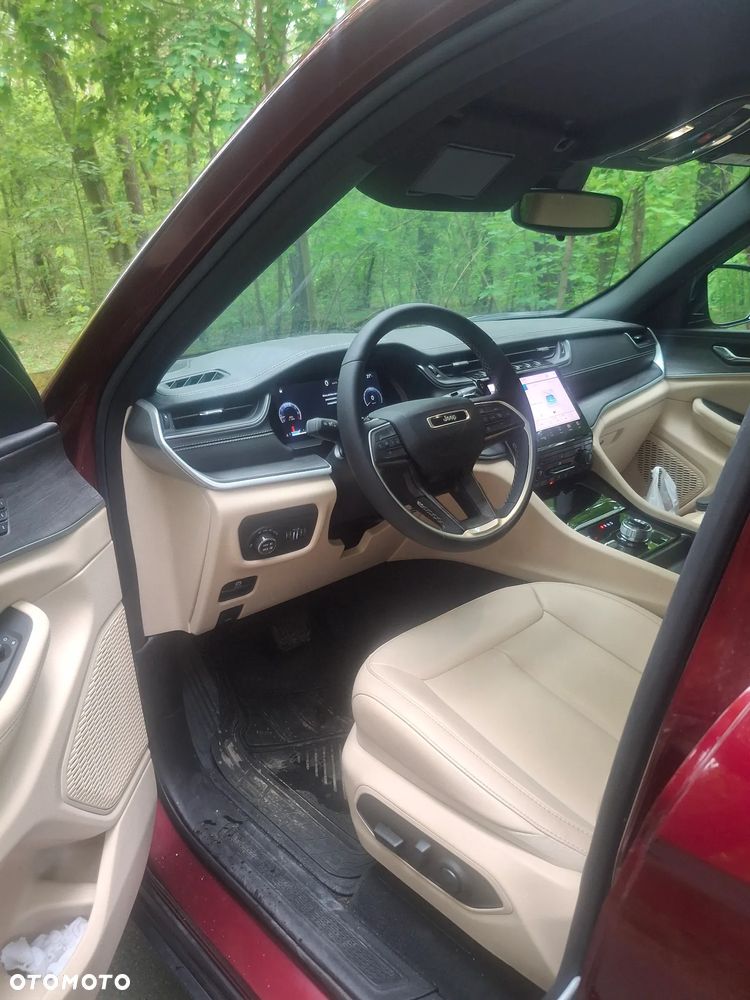 Jeep Grand Cherokee - 11