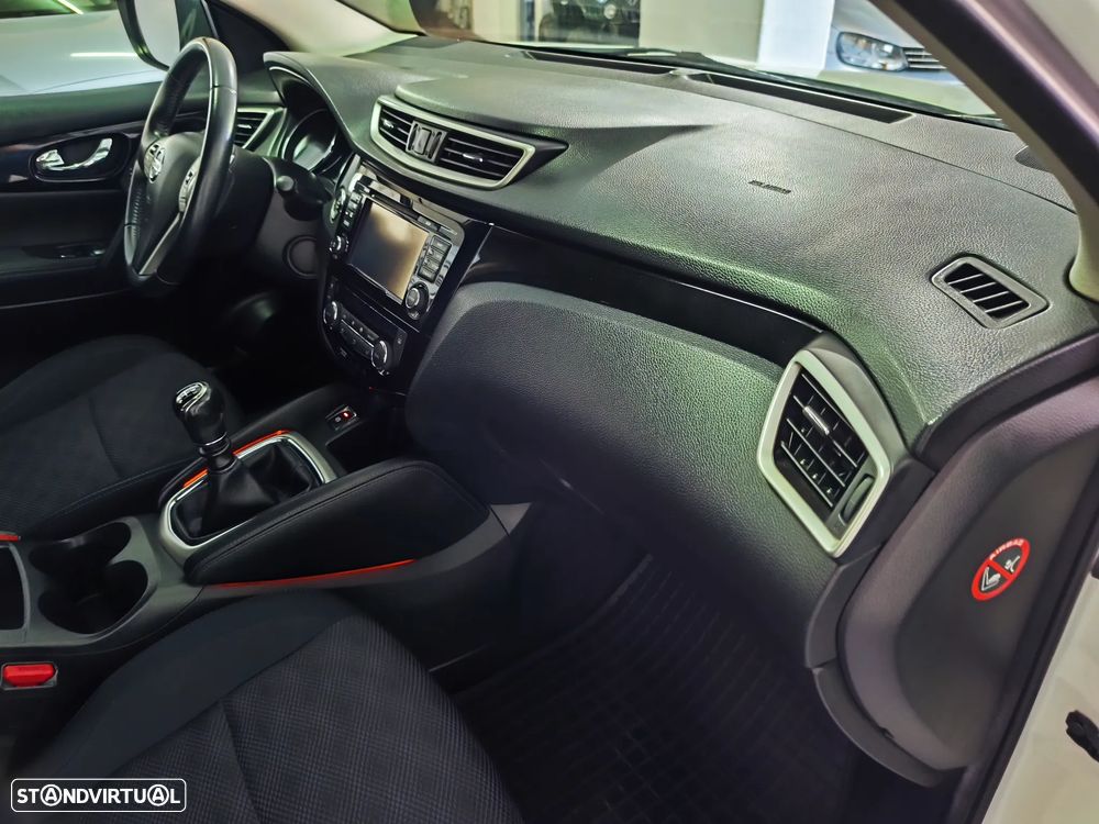 Nissan Qashqai 1.5 dCi N-Connecta - 17