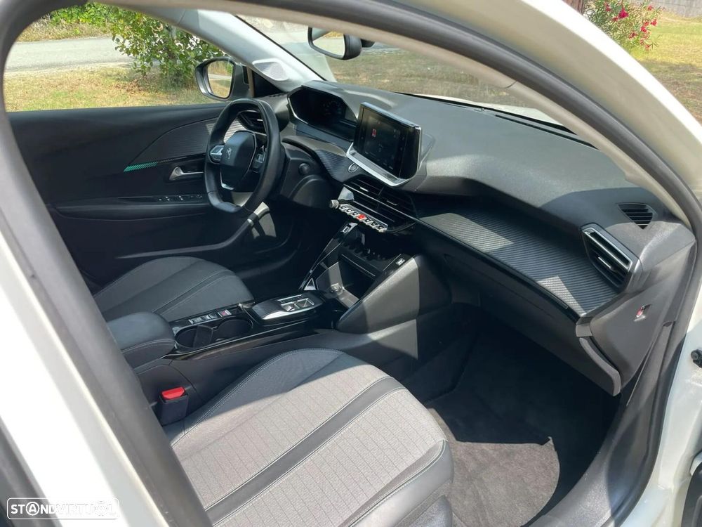 Peugeot e-208 50 kWh Allure Pack — fotografia 25