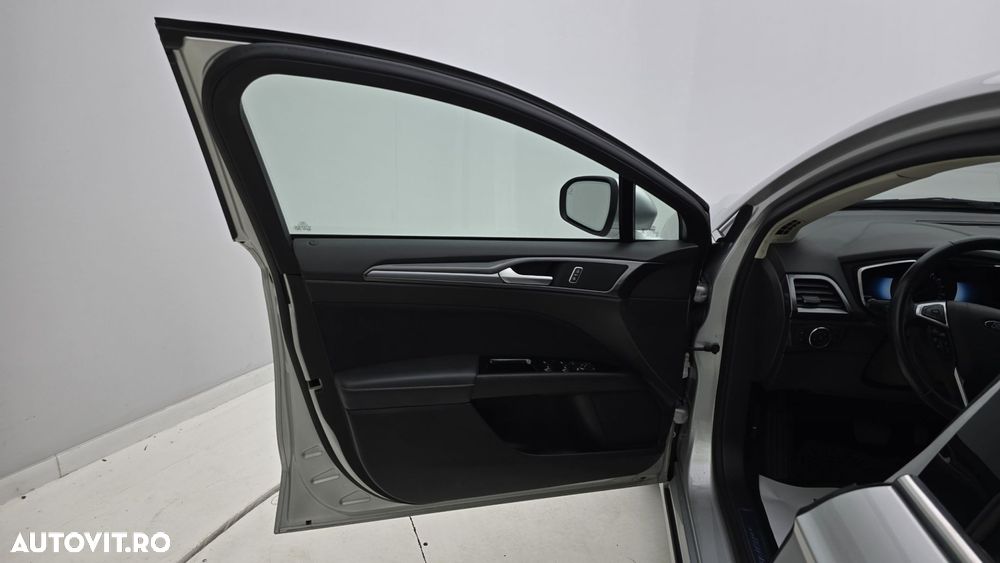 Ford Mondeo 2.0 HEV Trend - 10