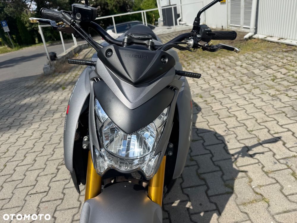Suzuki GSX 1000 - 19