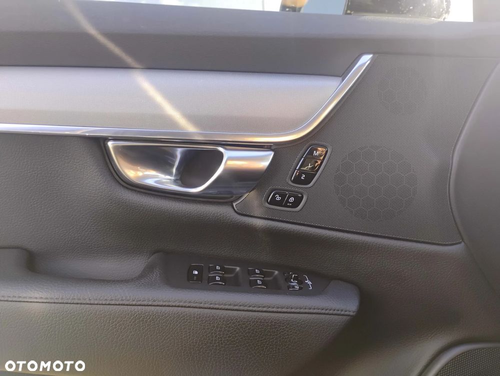 Volvo S90 T4 Momentum Pro - 21