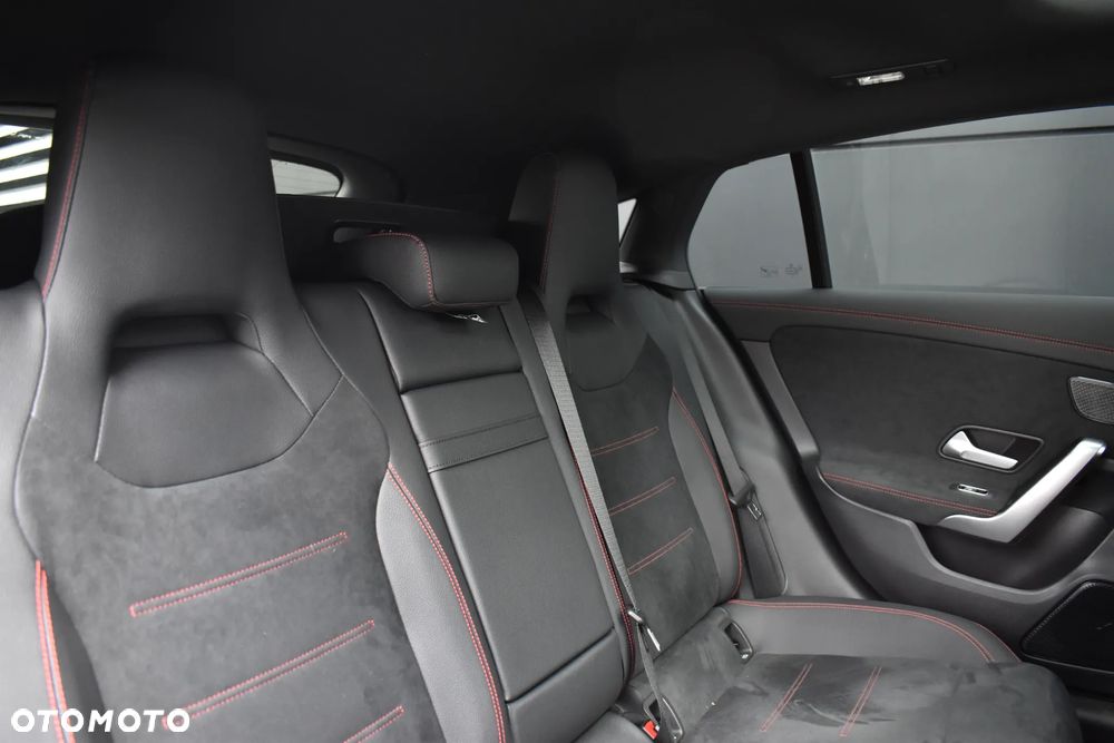 Mercedes-Benz CLA 200 d AMG Line 8G-DCT - 21