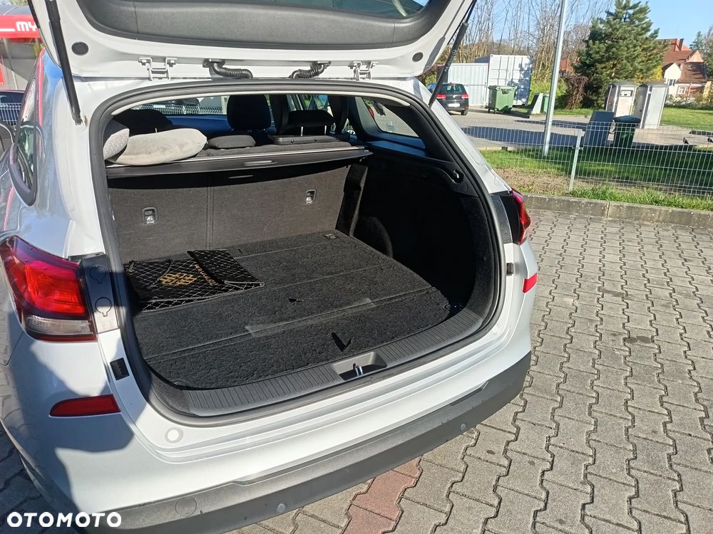 Hyundai i30 1.5 DPI Classic + - 18