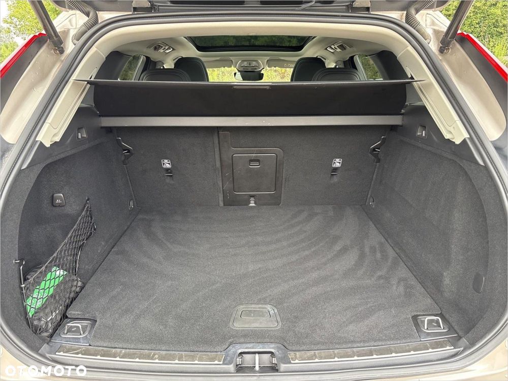 Volvo XC 60 B4 D AWD Ultimate Dark - 12