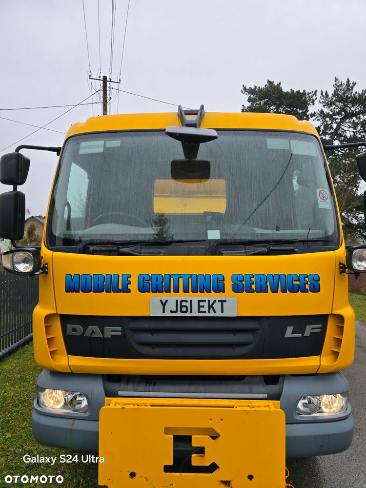 DAF LF 55 220 pługopiaskarka duże kola komunalny wywrotka hakowiec bramowiec - 33