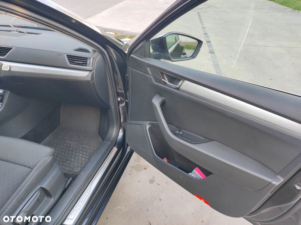 Skoda Superb 2.0 TDI SCR Ambition - 14