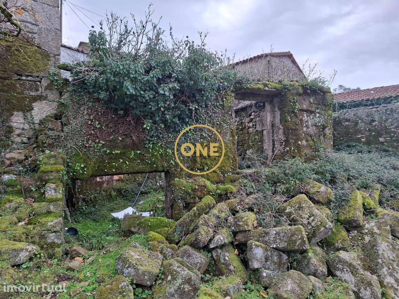 Terreno com Moradia para Renovar - Grande imagem: 2/13