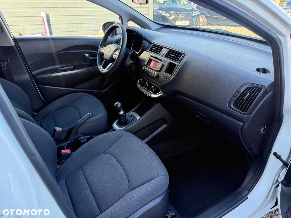 Kia Rio - 12