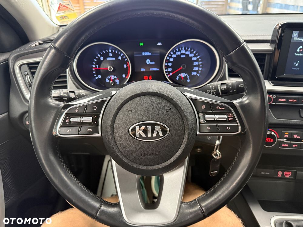 Kia Ceed - 12