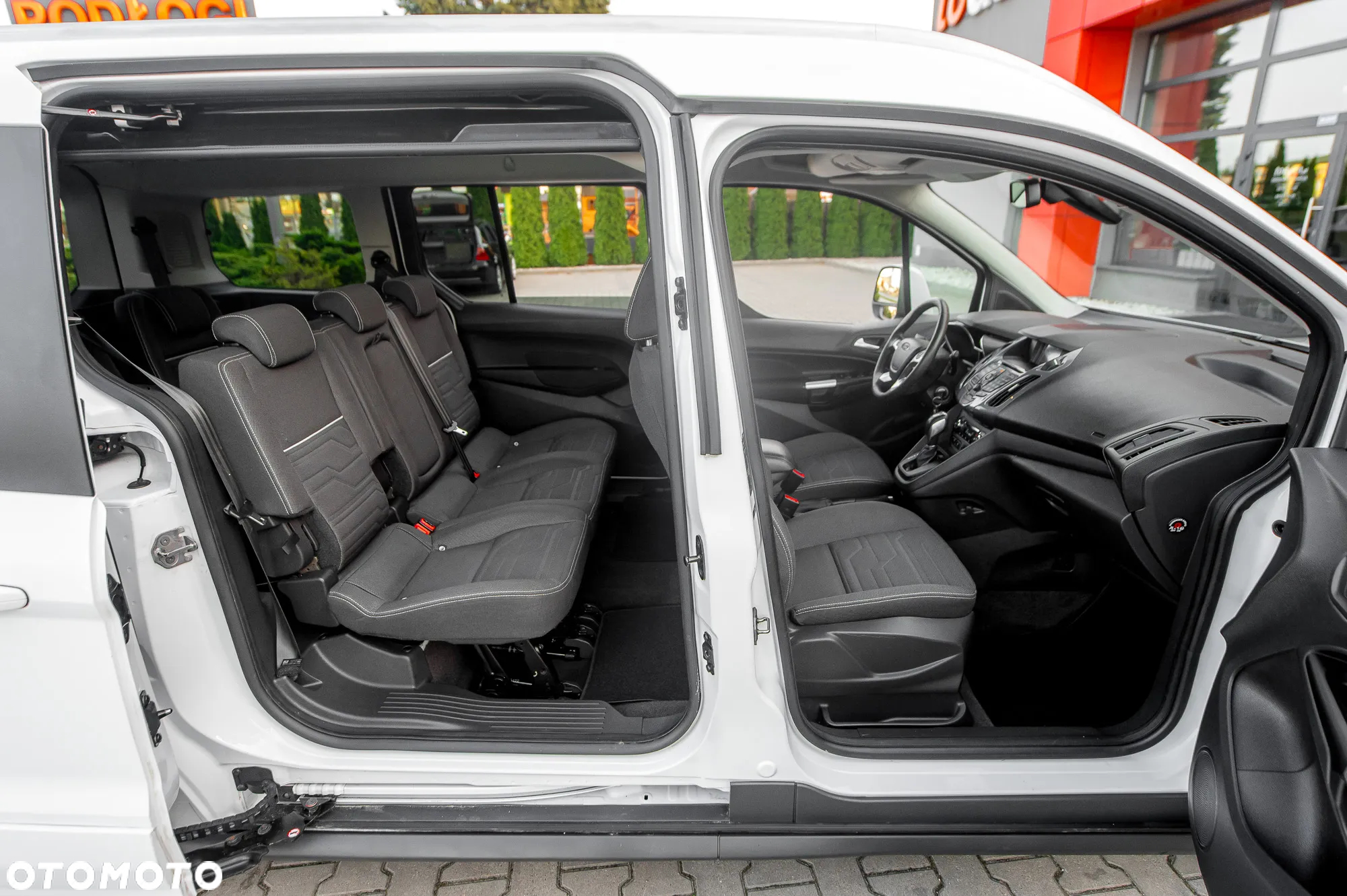 Ford Tourneo Connect Grand - 26