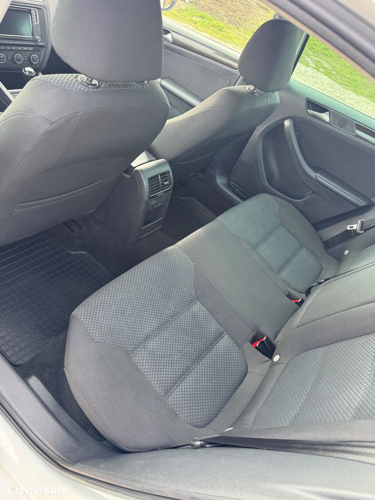 Volkswagen Jetta 2.0 TDI Comfortline - 9