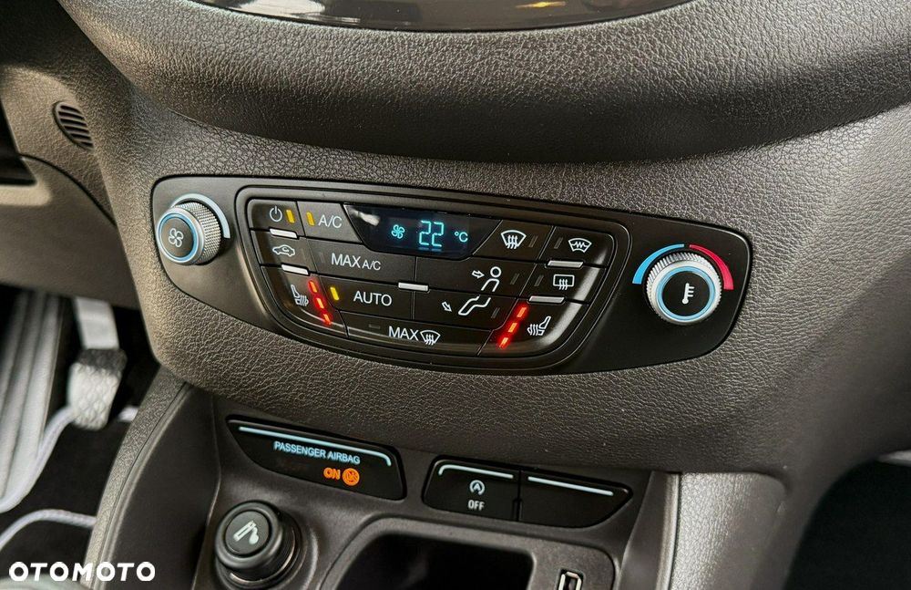 Ford Tourneo Courier 1.0 EcoBoost S&S Titanium - 28